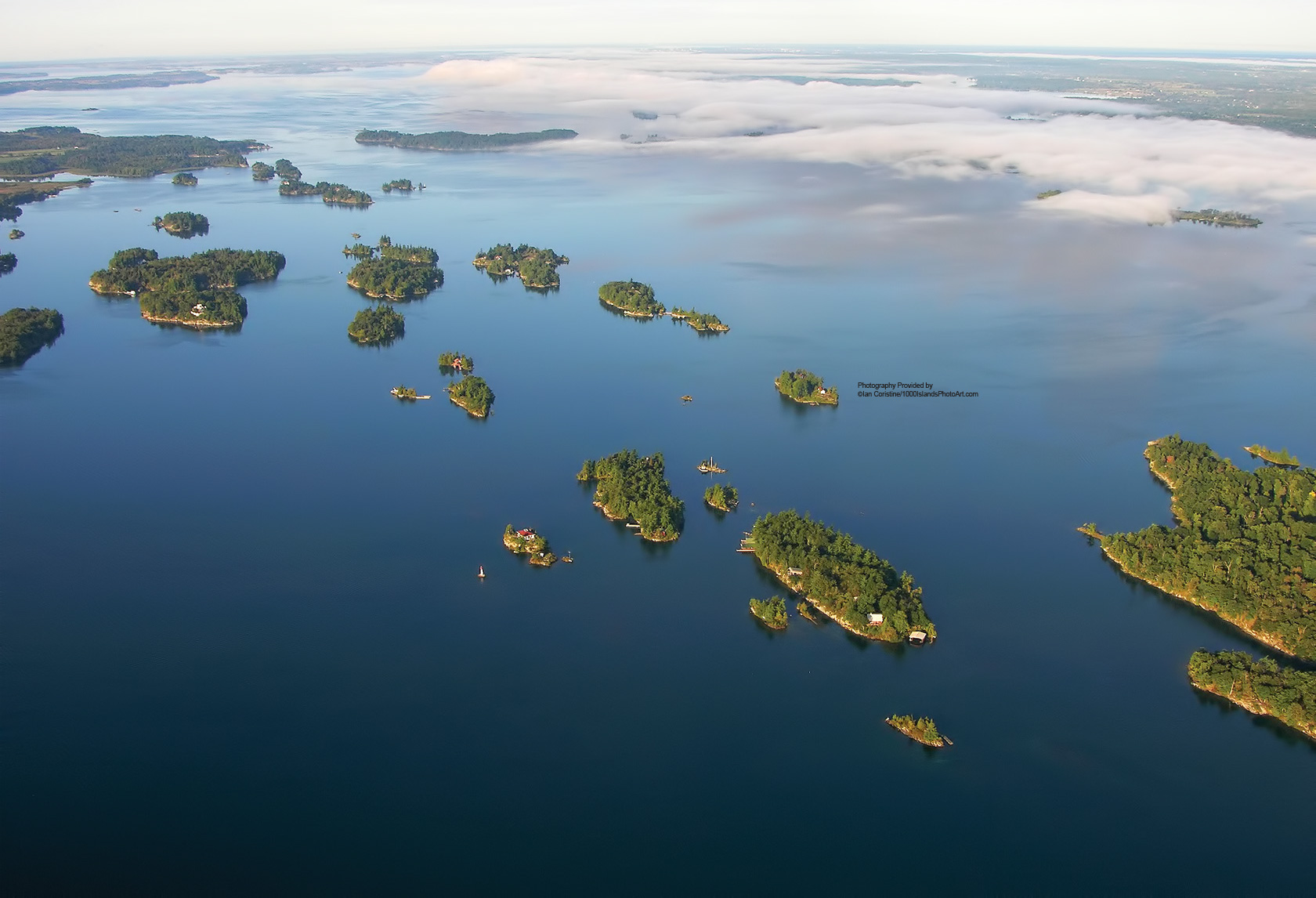 Канада архипелаг. Архипелаг тысяча островов на реке Святого Лаврентия. Река св Лаврентия 1000 островов. Архипелаг 1000 островов Канада. Архипелаг «тысяча островов» (США И Канада).